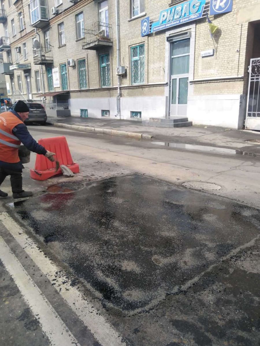 Відновили покриття на низці вулиць Харкова комунальники